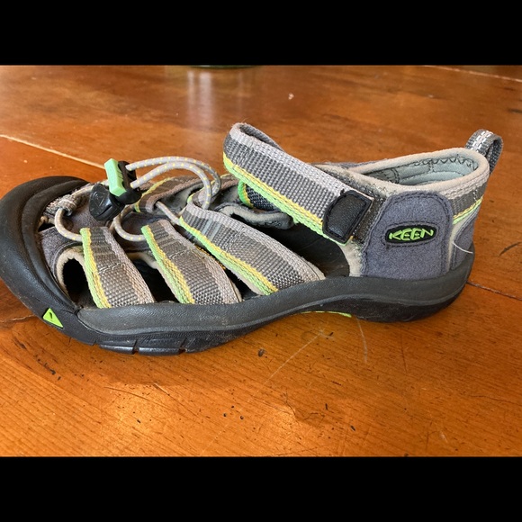 Boys Keens Grey, great condition - Picture 7 of 12